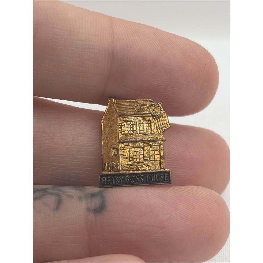 Betsy Ross House Philadelphia Pennsylvania Gold Tone Lapel Hat Pin